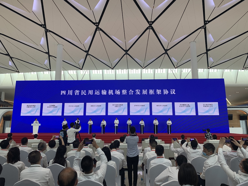 四川启动省内民用运输机场整合 今后全省机场将成"一家"_新浪四川_新浪网 - Vimarsana News