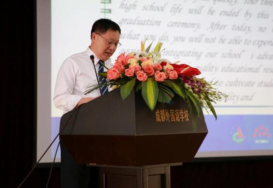 他们没有围住青春而是开拓,众多社团与课外活动在他们创造下林立,街舞