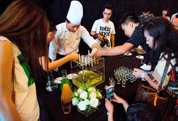 > 正文     活动通过分子料理,徕卡影像,成都蜀绣文化和奔驰梦想座驾