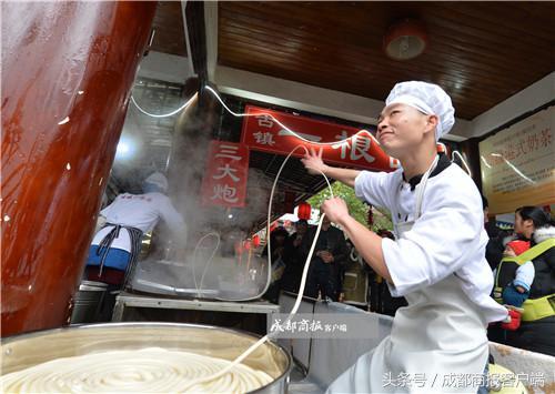 成都拉面小哥爆红20天 要求加薪跟老板谈崩辞职