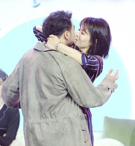 刘涛还"强吻"小包总