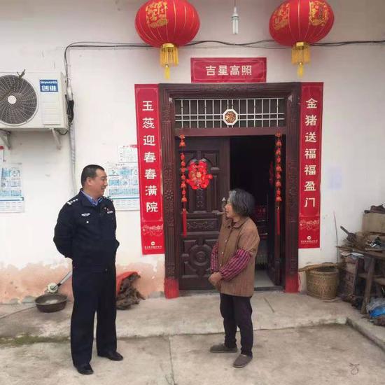 蓬溪县公安局刘茂森政委深入走访贫困户