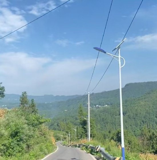 马渡关镇双庙村路灯亮了