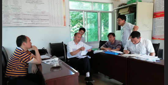 6月5日,南江县委常委,组织部长苏伟率队深入石滩乡母家坪村督导投贫