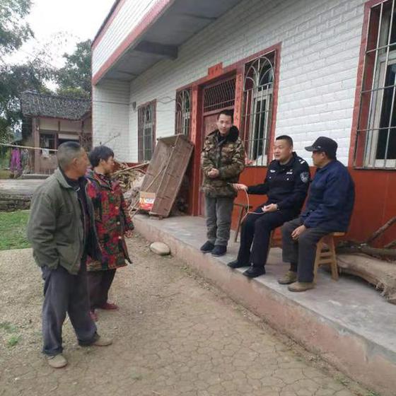 蓬溪县公安局刘茂森政委深入走访贫困户