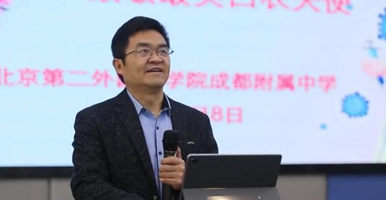 女神节北二外成都附中教会孩子尊重女性何光友我们最大