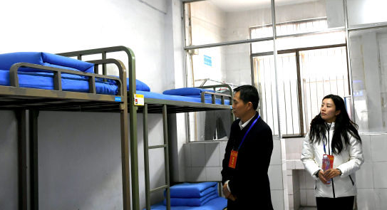 参观罪犯监舍据悉,四川监狱系统的开放活动从2009年破冰到目前全面