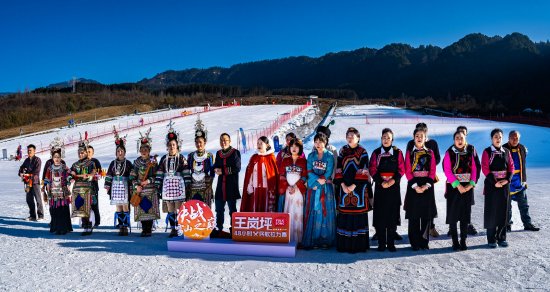 贵州榕江与四川石棉民歌手对歌雪山之巅