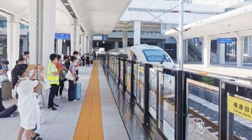 国内高铁首套智能“站台门”在四川投用
