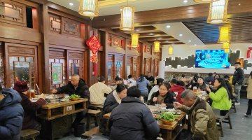 气温骤降 羊肉汤店铺客流量上涨五成