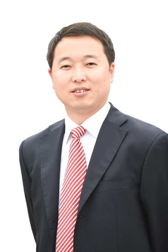 李勇,男,中共党员,正高级教师,达川区逸夫小学党委书记,先后获得全国