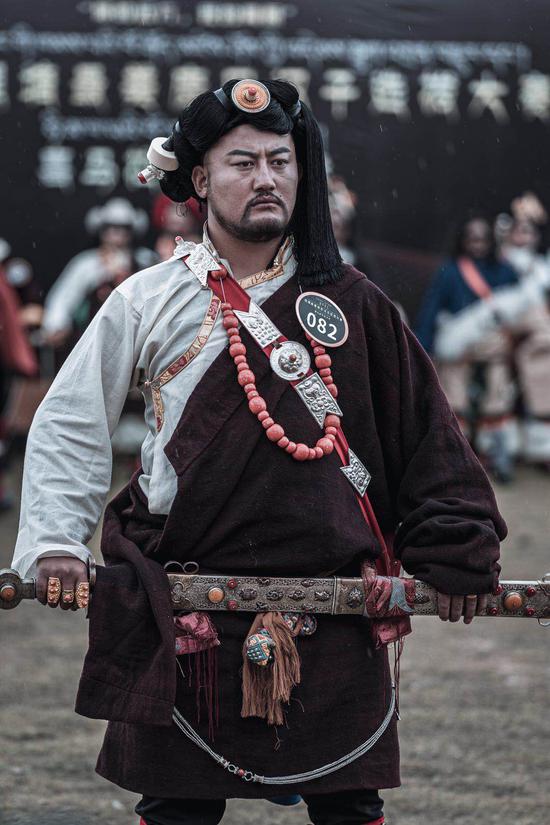 理塘县文化广播电视和旅游局相关负责人表示,康巴汉子选美仅仅是理塘