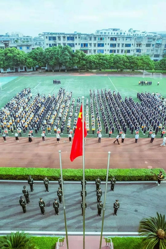 感恩明志 用汗水浇灌梦想花园 成都市洛带中学举行2021年秋季开学典礼
