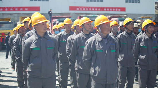 康定市人民政府副市长杨恒:我们充分征求群众诉求,共召开村民大会10余