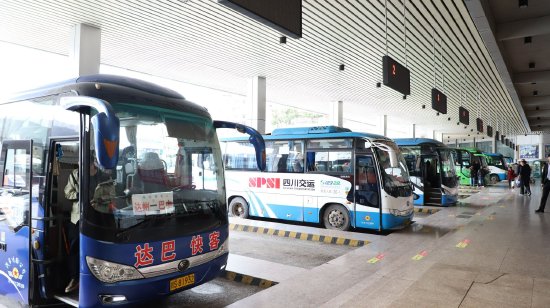 达州客运西站乘车点内