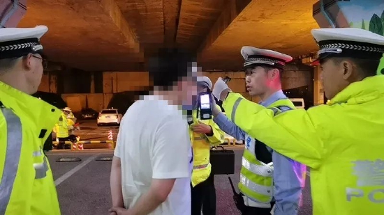 执法现场。成都天府公安交警支队 供图