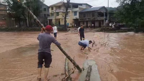 清淤、排路障