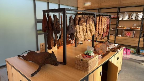 共富工坊内本地特产聚集于此