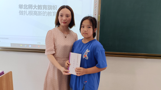 戢雁副校长