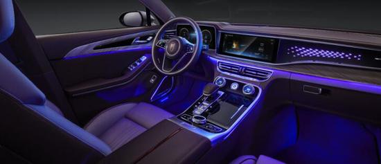 除了在内饰设计和布局层面下功夫,红旗h9还配备了253色氛围灯,让人