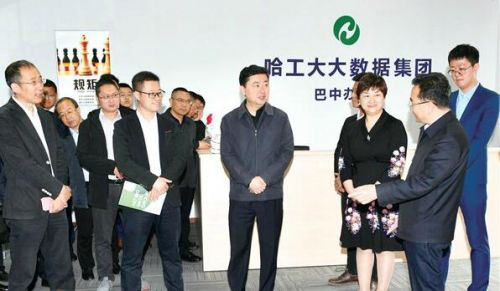 4月12日,罗增斌在哈工大四川大数据集团巴中办事处调研.