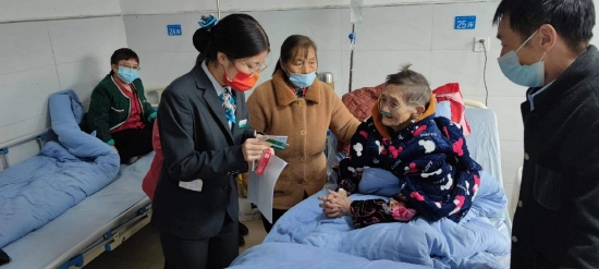 农行开江任市支行员工上门开展尽职调查