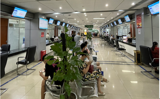成都市新都区行政审批局推进"一窗受理"线上线下一体化政务服务模式