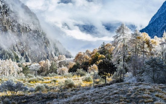 四川石棉县田湾河 初雪迎冬润大地