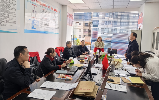 翠屏街道纪检干部到辖区检查小区“三资”管理情况