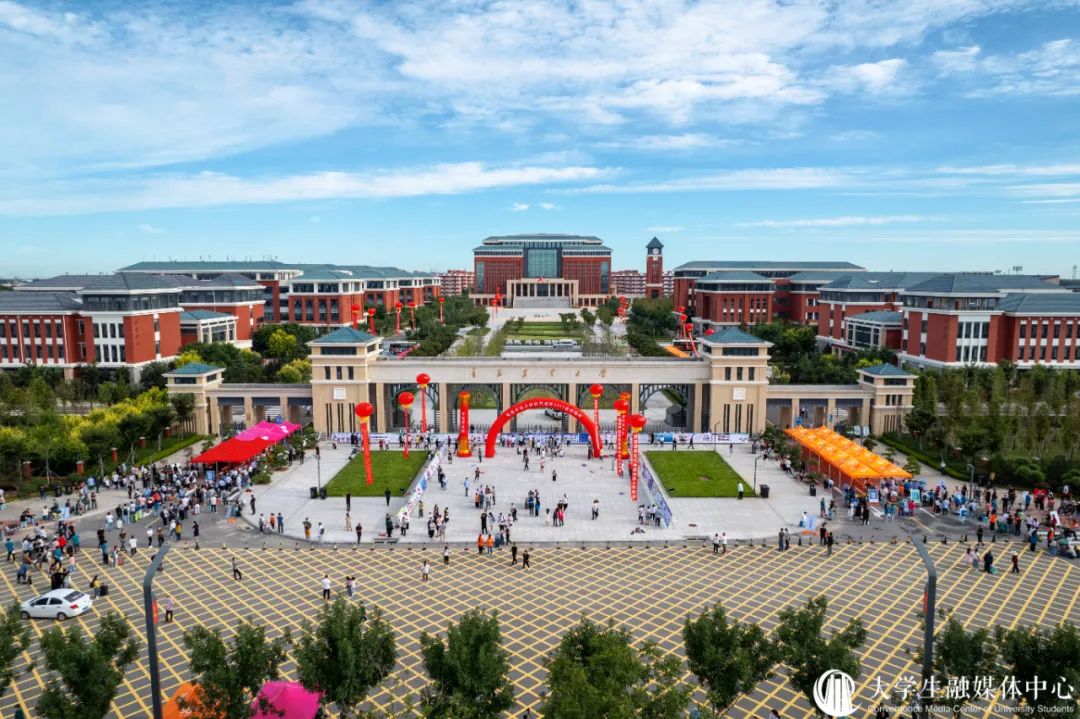 青岛农业大学2022级新生报到现场