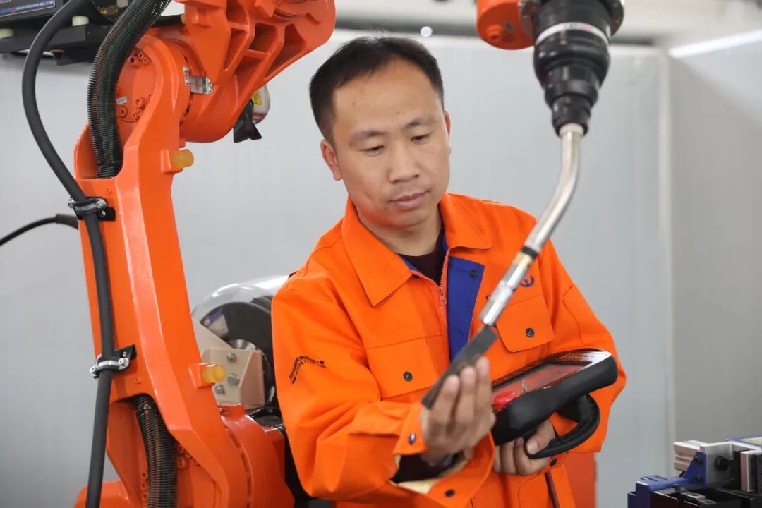 肥城市职业中等专业学校 张福伟