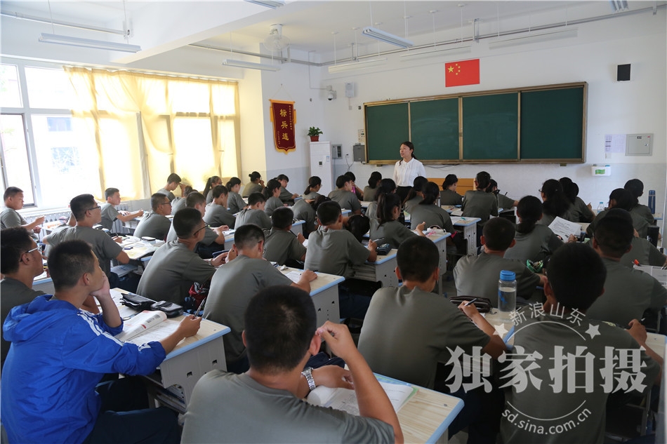 章丘教育人物:"潜心教学 以爱育人"走进章丘四中教师杨爱春