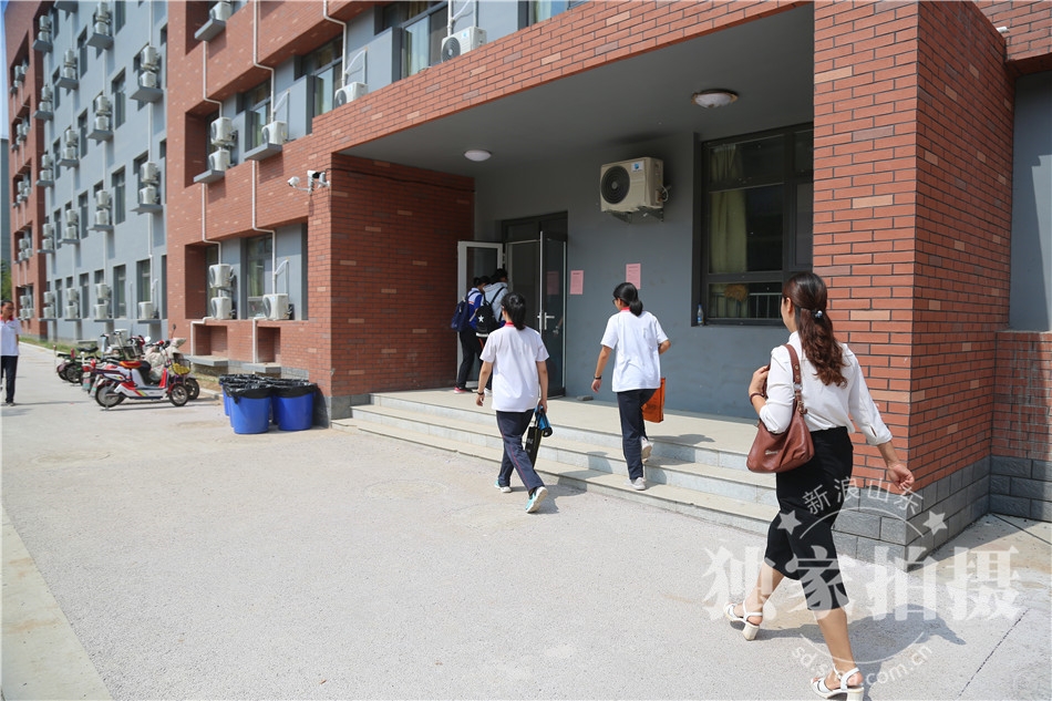 章丘教育人物:"潜心教学 以爱育人"走进章丘四中教师杨爱春