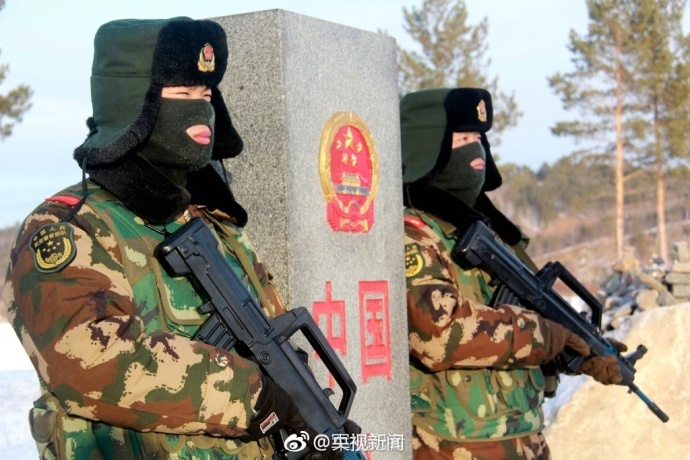 34℃坚守边境线 一身冰雪两肩霜花