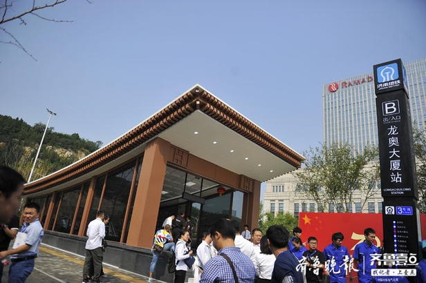 地铁3号线龙奥大厦站超大壁画 济南元素都在上面_高清图集_新浪网