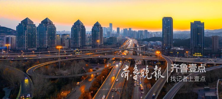 清晨喧嚣立交桥唤醒城市脉搏