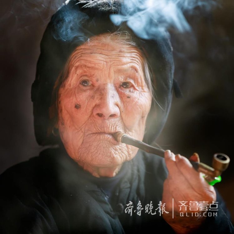 沂水101岁老太,旱烟不离手_高清图集_新浪网