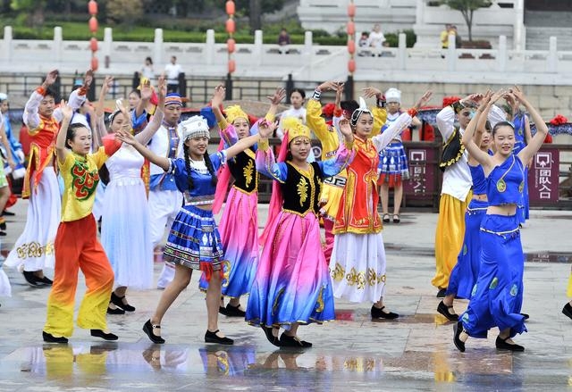 山东台儿庄:民族欢乐颂,载歌载舞庆国庆