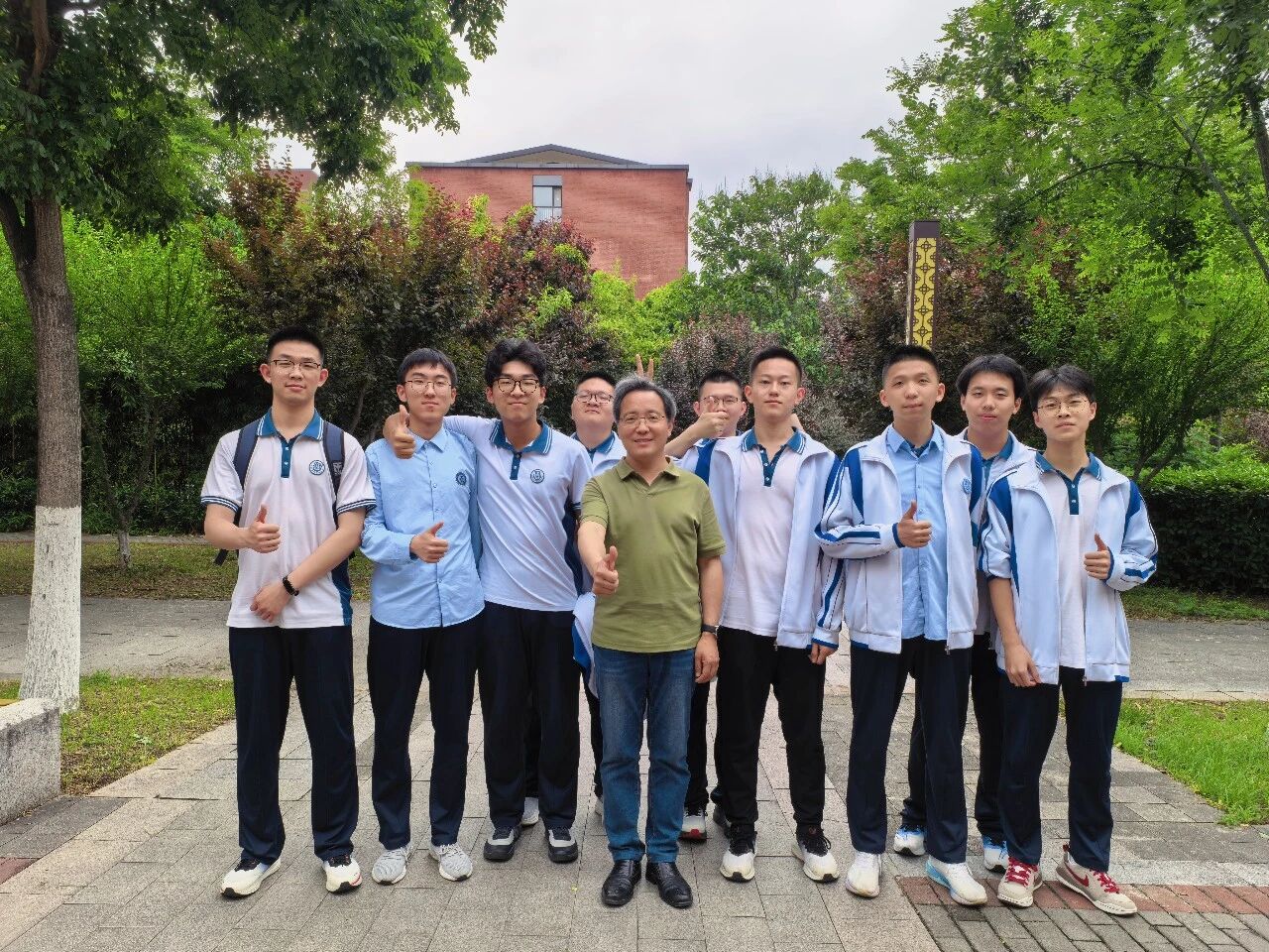 济南大学城实验高中张庭瑜：做一个爱唱歌爱体育的医生