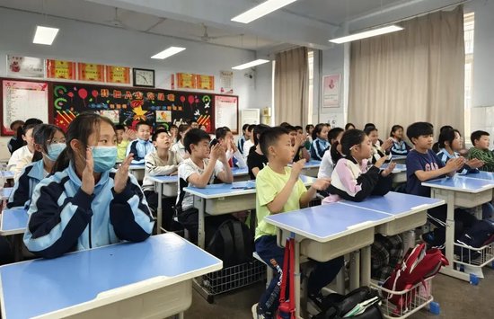 济南市章丘区汇泉小学开展"初小衔接总动员"活动