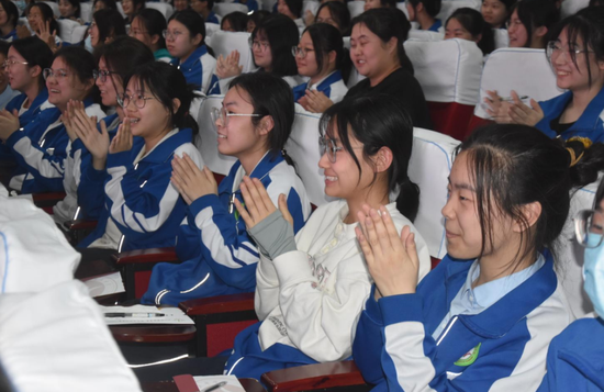 坚定青春的责任遇见更好的自己走近章丘五中女生系列活动