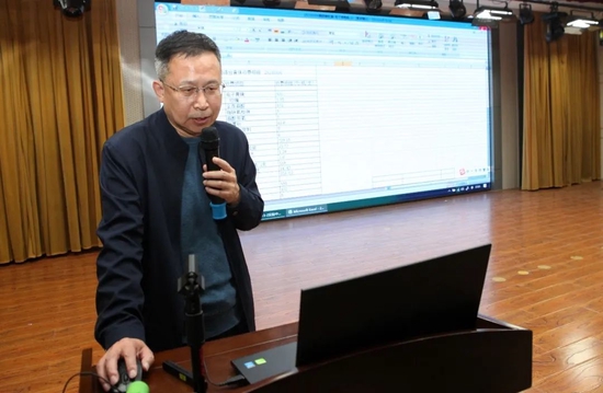 徐立勇主任讲座健康讲座进校园活动,旨在引导大家认识