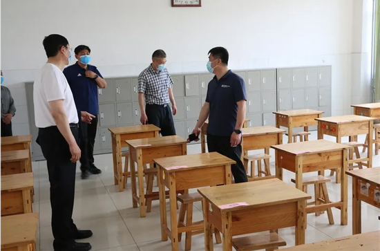 章丘区教体局党组书记局长刘国兴调研学校工作