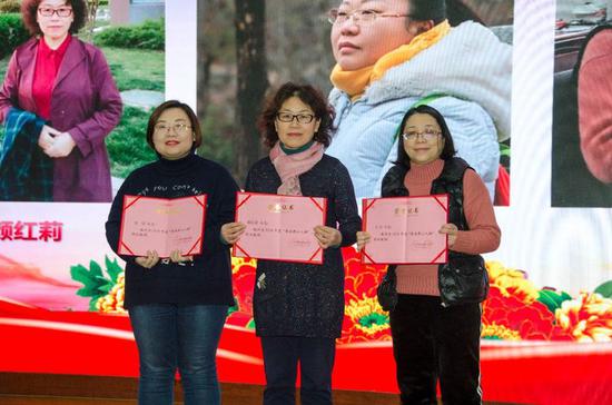 扬高尚师德做幸福教师济南燕山中学举行第七届感动燕山人物颁奖典礼