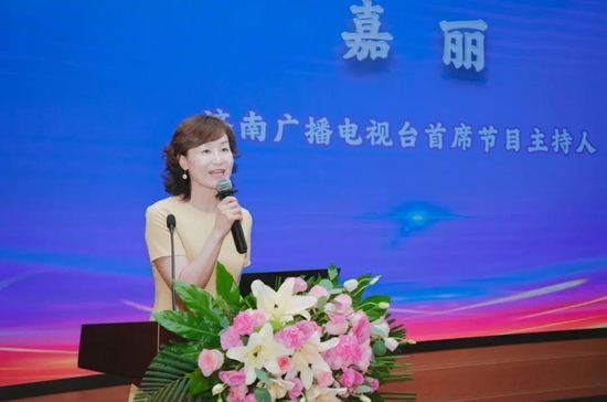 济南广播电视台首席节目主持人嘉丽