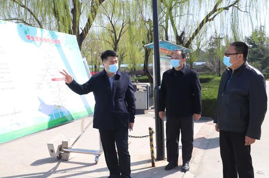 济南市章丘区教体局刘国兴局长调研高中学校疫情防控工作
