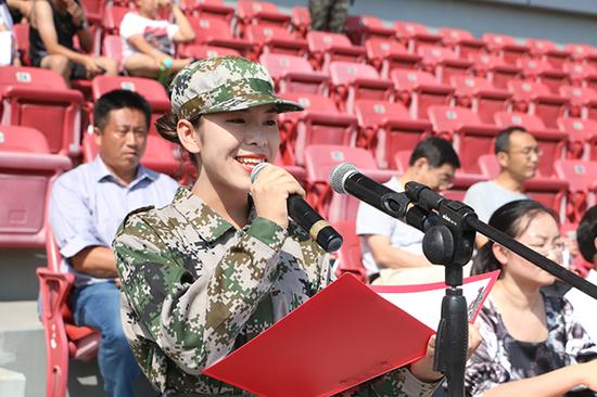 新生代表杨青霞发言