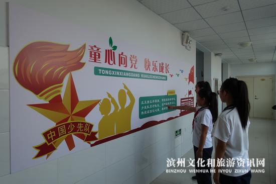 图文并茂的红色文化走廊