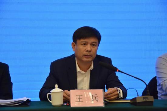 市政府副秘书长王兵,滨州银保监分局局长魏健,一级调研员胡红坚,保险