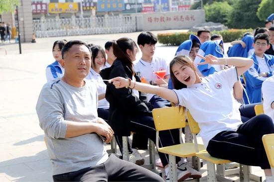 章丘七中"春之声"班级合唱比赛举行